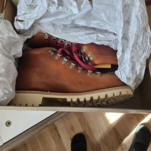 Eddie Bauer Brown Winter Boots with Red Laces